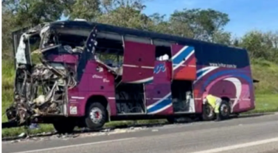 Dois morrem em acidente entre caminhão e ônibus que saiu de cidade de MS