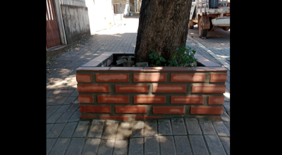 Equipe da Secretaria de Obras de Bonito realiza manutenção de canteiros danificados 