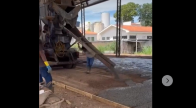 Equipe inicia etapa de concretagem da quadra coberta do Distrito Águas do Miranda