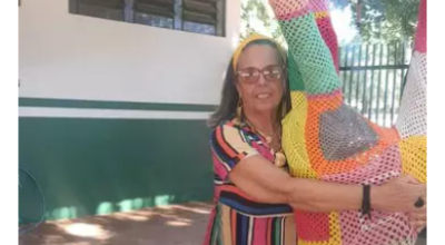 'Árvore de crochê' feita com 30 novelos vira paixão da mulherada em Bonito