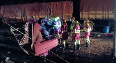 Casal morre e criança fica ferida em batida frontal de carretas na BR-163