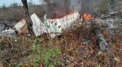 Avião com 5 pessoas a bordo cai em fazenda de Mato Grosso