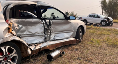 Acidente grave entre carros deixa família com crianças feridas em rodovia de MS