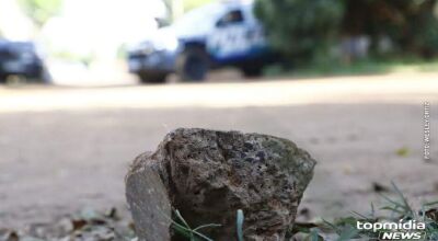 Usu&aacute;rio de drogas leva pedrada na cabe&ccedil;a e facada no peito em MS