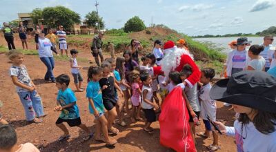 Governo de MS entrega presentes para crianças pantaneiras e quilombolas