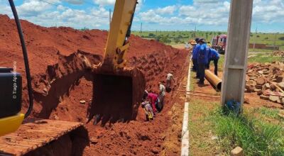 Trabalhadores ficam soterrados após barranco desmoronar em obra