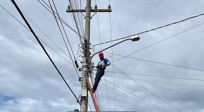 Equipe troca lâmpadas queimadas em Bonito e orienta população 