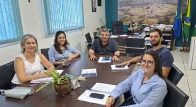 Prefeito de Bonito recebe vereadora Michele Flores, a Stefani Kurose e Tamiris Azoia