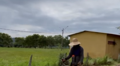 Equipe realizada roçada no Jardim Andréia