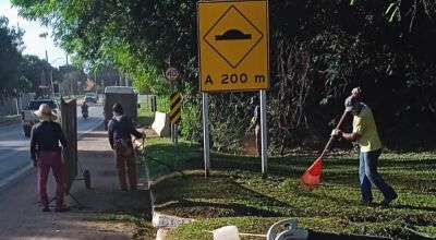 Equipe realiza limpeza pelas ruas de Bonito