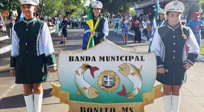 Banda Municipal de Bonito esteve presente no desfile cívico na cidade de Jardim