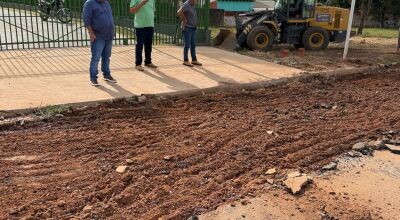 Prefeito Josmail acompanha obras em frente &agrave; nova biblioteca do SESI em Bonito