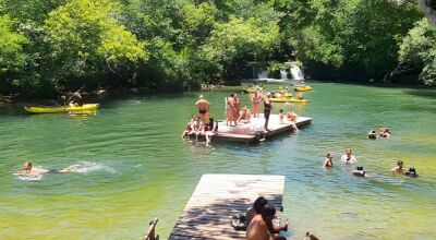 Em meio às águas cristalinas do Rio Formoso, um passeio que toca o coração de
todas as idade.