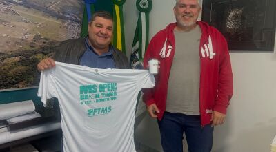 Prefeito Josmail Rodrigues recebe organizador do Open de Beach Tennis em Bonito