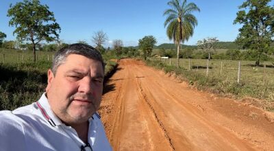 Josmail vistoria estradas vicinais em Bonito
