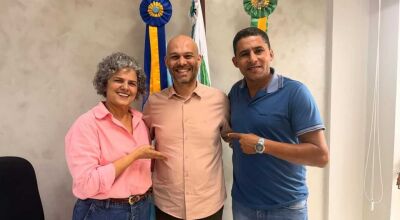 Prefeita Girleide Rovari presta homenagem ao Dr. Andr&eacute; de Almeida em sua despedida ap&oacute;s 13 anos