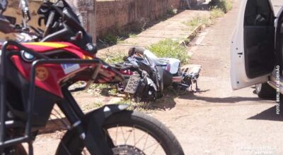 Piloto com crian&ccedil;a na garupa tem traumatismo craniano ao bater em carro em MS