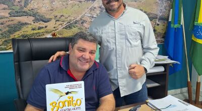 Prefeito de Bonito recebe trof&eacute;u de participa&ccedil;&atilde;o do XIX Encontro de Qualidade de Vida