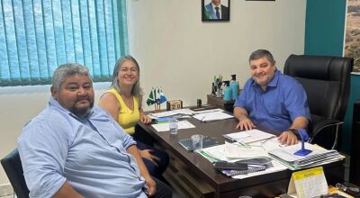 Prefeito de Bonito recebe vereadores Ad&atilde;o Duarte e Michele Flores 