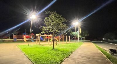 Pra&ccedil;a da Marambaia recebe ilumina&ccedil;&atilde;o de LED