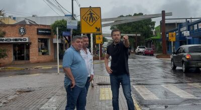 Prefeito acompanha montagem do Natal Mais Bonito 2025