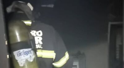 Vela acesa provoca inc&ecirc;ndio e casa &eacute; destru&iacute;da pelas chamas em MS