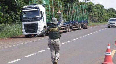 Detran e Pol&iacute;cia Militar Rodovi&aacute;ria Estadual participam de a&ccedil;&atilde;o de seguran&ccedil;a nas estradas
