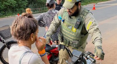Blitz educativa sobre ve&iacute;culos ciclomotores e autopropelidos &eacute; realizado em Bonito