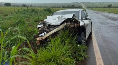 Crian&ccedil;a fica em estado grave em acidente com bitrem em rodovia de MS