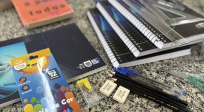 Entrega dos kits escolares e uniformes para 2026 j&aacute; come&ccedil;ou em todo o Estado