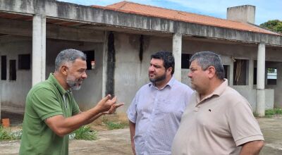 Prefeito Josmail Rodrigues fiscaliza obras da Creche da Vila Marambaia