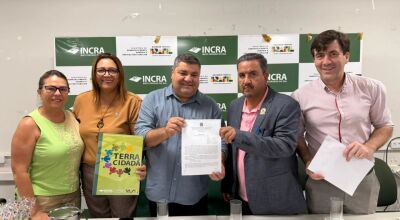 Prefeito assina acordo do Programa Terra Cidad&atilde; no Incra