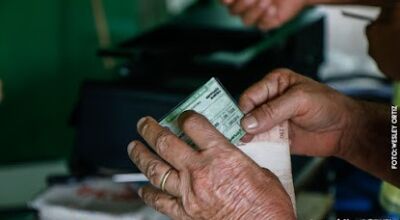 Falsa assistente social &eacute; presa suspeita de aplicar golpe de empr&eacute;stimo em idosos 