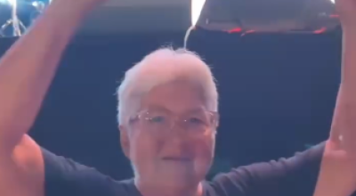 Bonitense Dona Cleusa, 75 anos, realiza sonho no show de Zez&eacute; Di Camargo na Expogrande