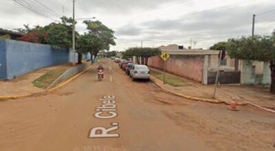 M&atilde;e agride filha com golpes de extens&atilde;o ap&oacute;s adolescente faltar &agrave; aula para beber 