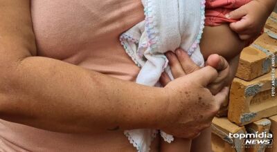Mulher nega sexo ao marido e &eacute; agredida com filho no colo 