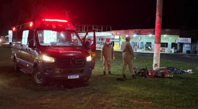 Motociclista de 20 anos morre em grave batida contra poste 
