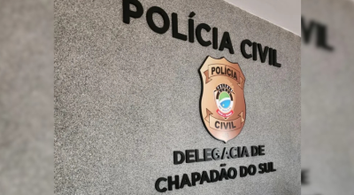 Irm&atilde;o em surto d&aacute; golpe na cabe&ccedil;a da pr&oacute;pria irm&atilde; com peda&ccedil;o de madeira  