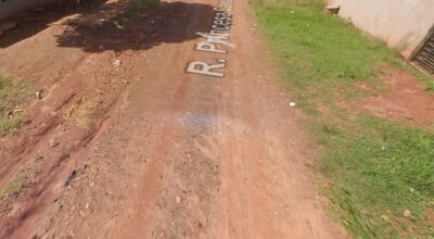 Homem sobe em telhado e amea&ccedil;a jovem de morte com faca 