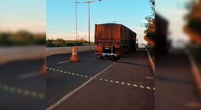 Motociclista bate em carreta parada e morre na MS-156 