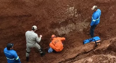 Homem &eacute; soterrado e escapa com vida durante obra em MS