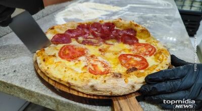Cliente leva tapa no rosto de funcion&aacute;ria ao reclamar de pizza queimada em MS