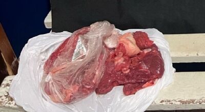 Homem esconde carne na cal&ccedil;a e amea&ccedil;a funcion&aacute;rios com canivete 