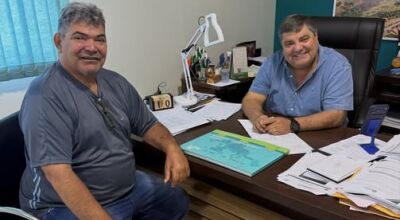 Josmail recebe amigo de 35 anos no gabinete e celebra anivers&aacute;rio de Valdir Bezourro