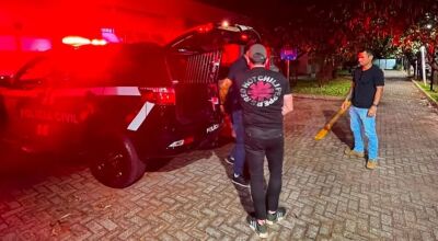Homem tenta estuprar amiga depois de bebedeira em bar 