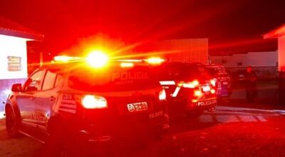 Homem &eacute; atacado e esfaqueado v&aacute;rias vezes em bar 