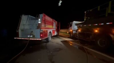Adolescente e homem morrem em acidente com carreta 