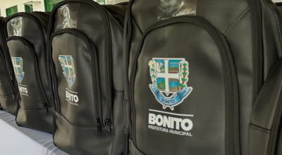 Prefeitura de Bonito entrega 2,6 mil mochilas aos alunos da rede municipal