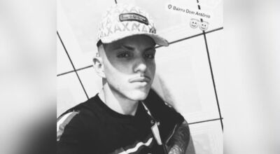 'Bom cora&ccedil;&atilde;o e trabalhador', dizem amigos em despedida a adolescente morto