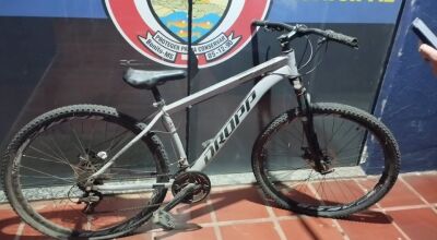 Populares da Vila Marambaia localizaram uma bicicleta abandonada
